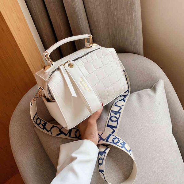 

2022 factory wholesale pillow women's new foreign style stone pattern zipper wide webbing single shoulder hand oblique cross bag tide