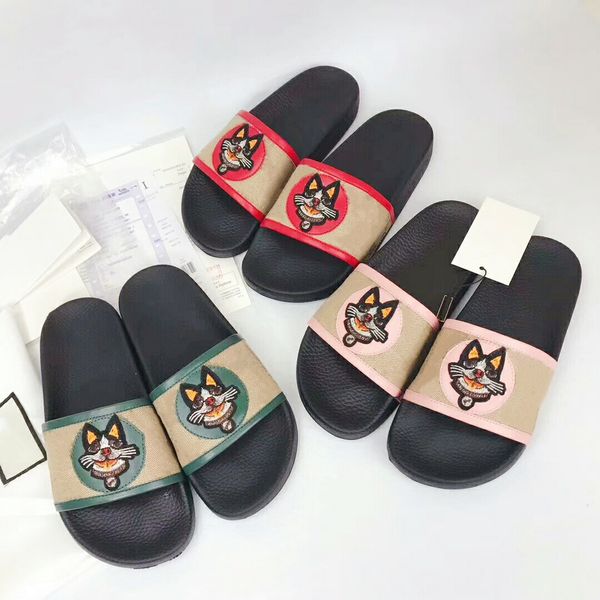 

2021 luxury designer women slippers exquisite embroidery print flat soled leisure scuffs platform shoes fashion summer outdoor beach ladies, Black