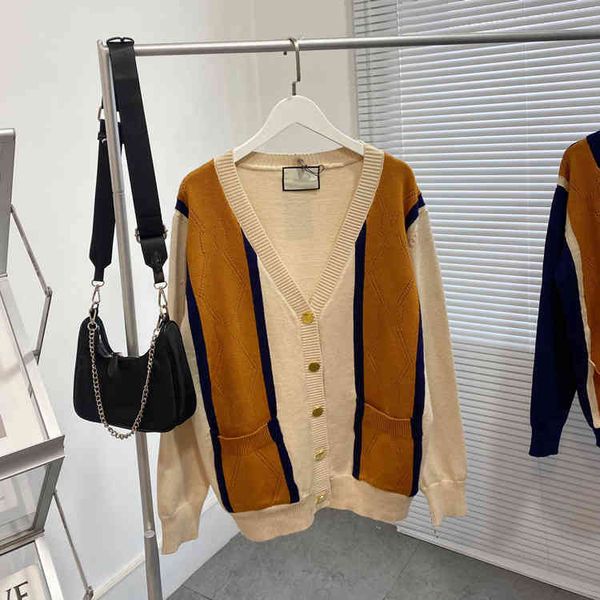 

2022 factory wholesale new model early autumn campus style contrast color stitching v-neck knitted cardigan women's loose long sleeves, White;black