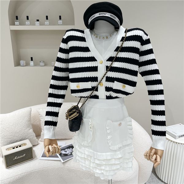 

skirts set of two spring pieces 2021 female niche design fashion cleavage v contrast cardigan mesh skirt thin top, Black