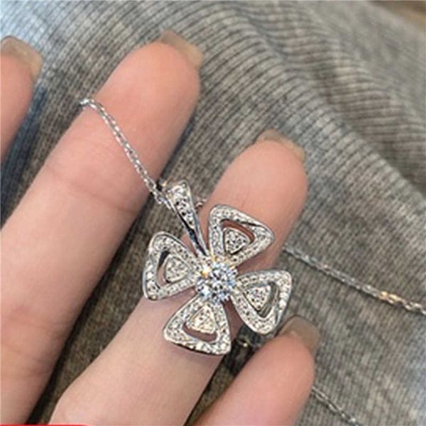 

plum blossom shaped women's pendant, gold-plated k-neck, rotating windmill, four leaf clover, Silver