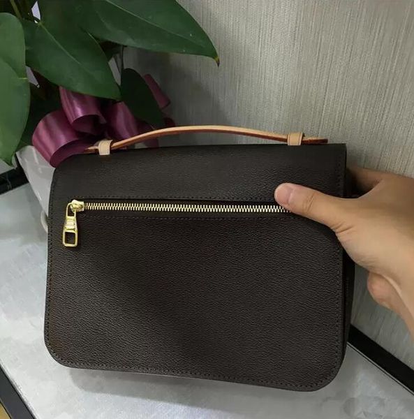 

luxurys women chain crossbody bags designers heart v wave pattern shoulder bags messenger bags pruse chain tote v03