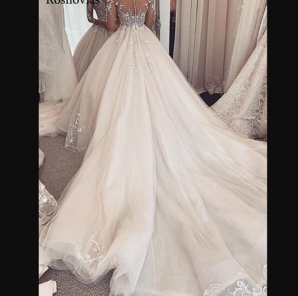 

2022 gorgeous wedding dresses bridal gown long sleeves lace applique chapel train scoop neck tulle country beach beaded covered buttons back, White