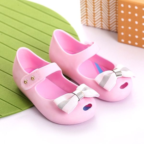 Crianças meninas adoráveis ​​arcos PVC sapatos crianças buracos menina vestido casual para criança atacado sandálias do bebê 210529