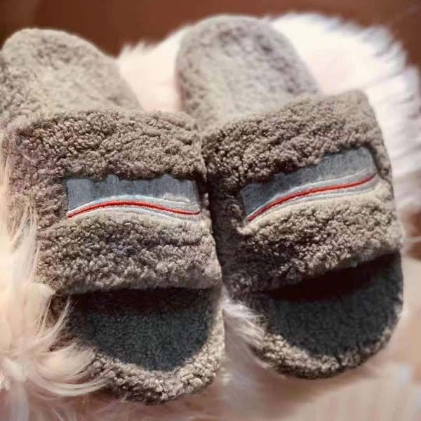 

ladies woolen sheepskin winter slipper fur one piece lamb wool warm and comfortable wear resistant rubber flat slippers 35-45 with box, Black