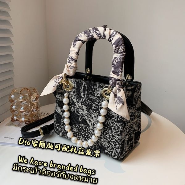 

2021 new family pearl handbag women's fashion one shoulder messenger bag