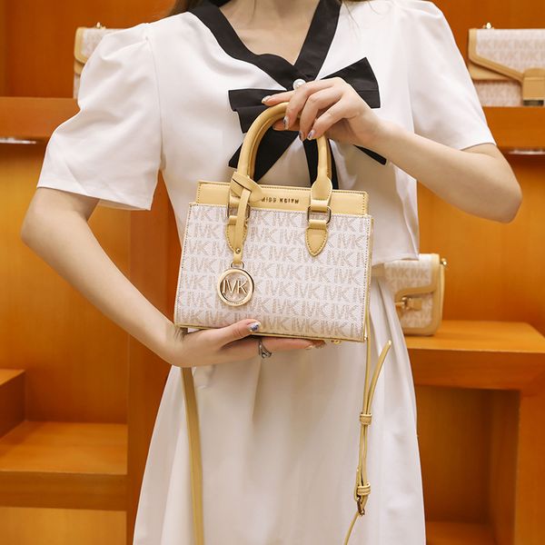 

handbag women's bag 2021 summer middle aged fashion atmosphere large capacity messenger mother's