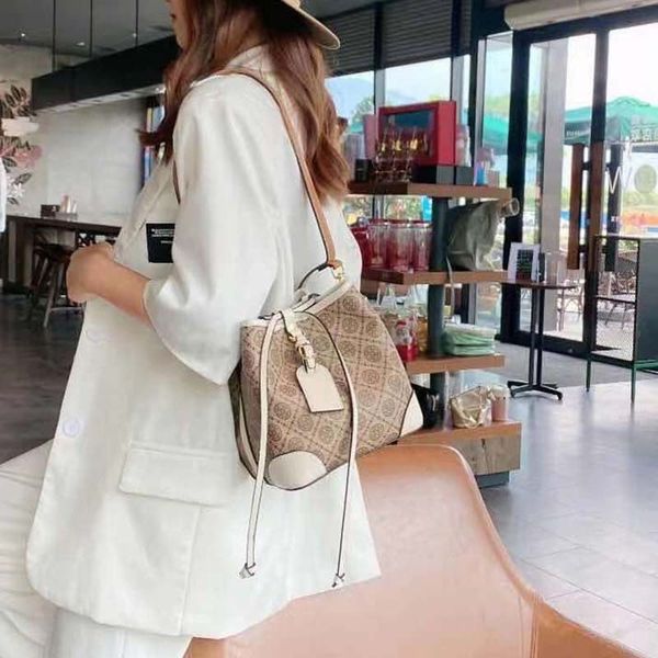 

leather presbyopia capacity bucket bag summer 2021 new portable messenger fashion drawstring single shoulder