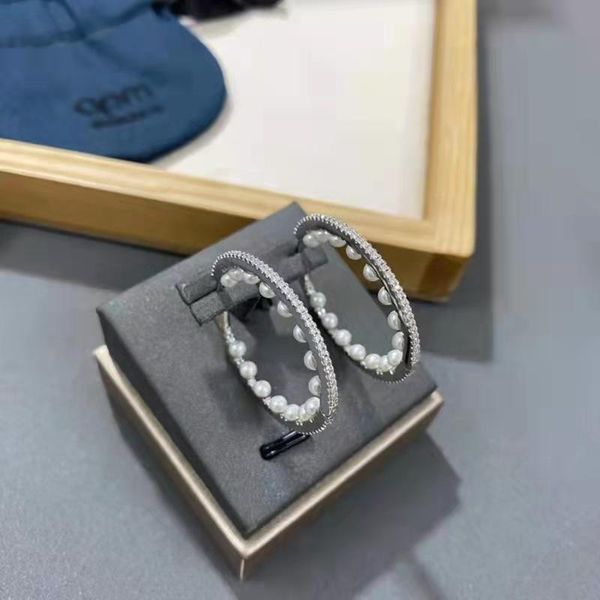 Hoop Huggie A Style Orecchini di perle Moda femminile Design di nicchia Accessori in argento puro bifacciale di fascia alta