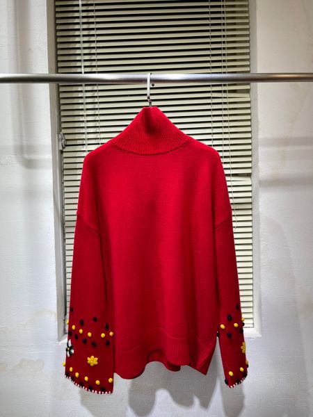 

high neck temperament big red sweater, White;black