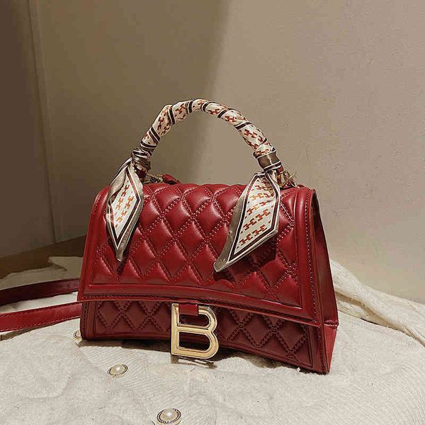 

2022 factory wholesale small female ins net red fashion autumn and winter lingge messenger bag fashion portable women's small square ba