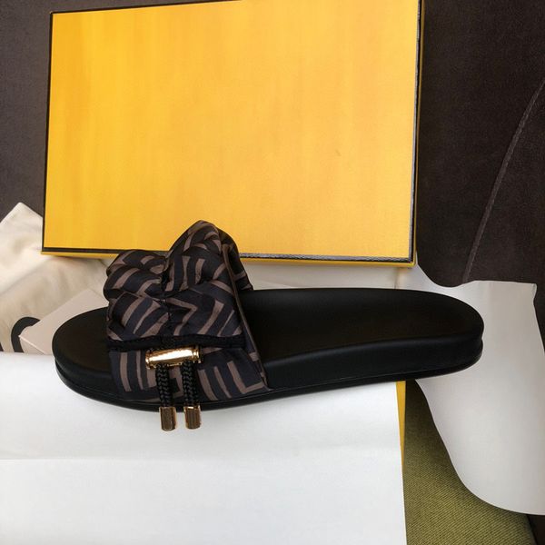 

2021 luxury designer women sandals satin letters fold flower classic fashion casual shoes beach flat bottom sandals thick bottom leisure vac, Black