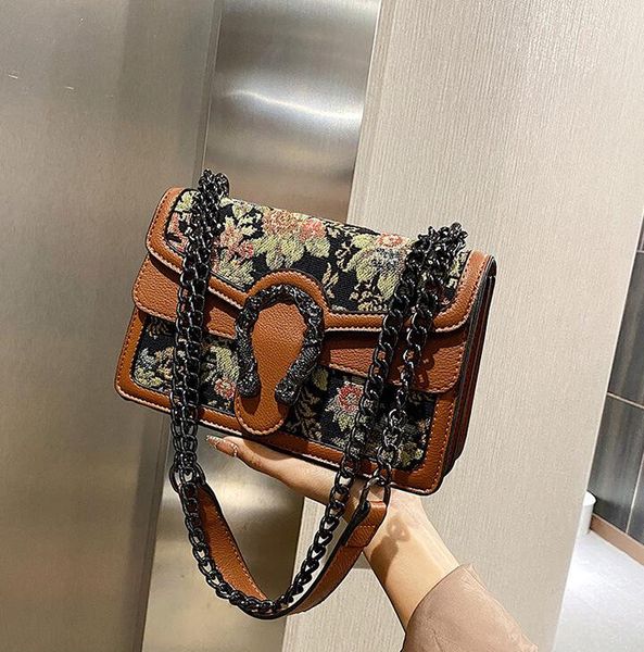 

factory wholesale women chain bag sweet lady flower embroidery handbag retro color matching leather handbags street trend flowers embroidery, Black;red