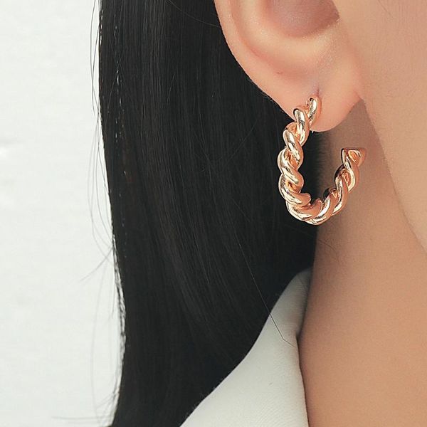 

hoop & huggie personality earring for women fashion c-shaped twist geometric metal earrings jewelry 2021, Golden;silver