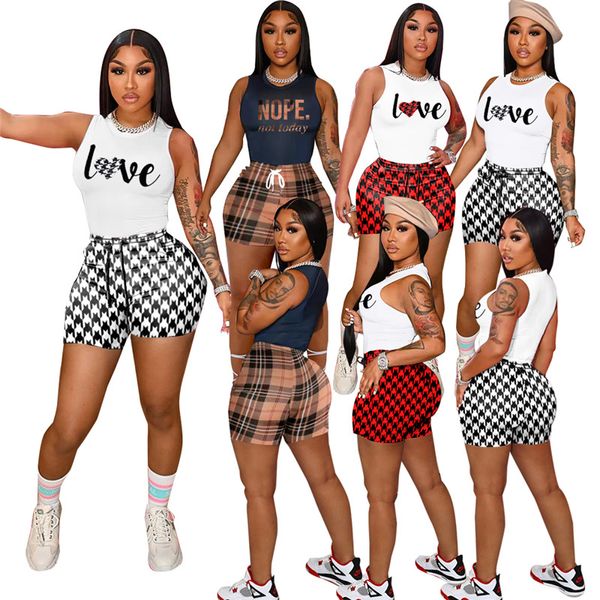 Großhandel Sommerkleidung Outfits Frauen Zweiteilige Trainingsanzüge LOVE Ärmelloses T-Shirt Weste Shorts Passendes Set Lässige Sportanzüge Bulk 7018