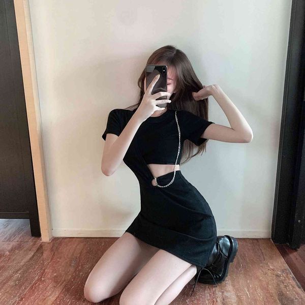 

dress ed in short sleeves of fine chain, Black;gray