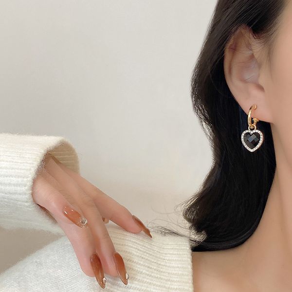 

new personality retro black love diamond s925 silver needle earrings female temperament exquisite light luxury earrings, Golden;silver