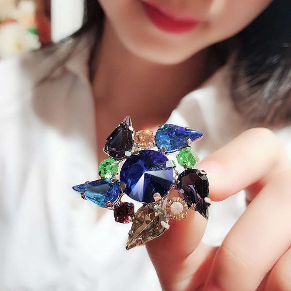 

leaf element crystal five petal brooch femininity simple accessories boutique, Gray