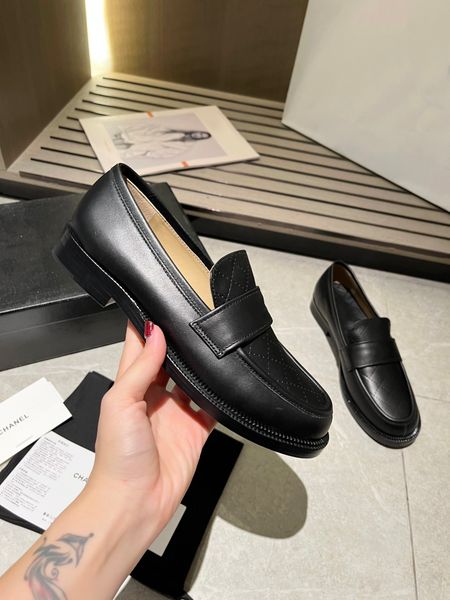 

2022 new style women designer shoes flat versatile fashion luxury design casual shoes woman comfortable soft leisure breathable loafers size, Black