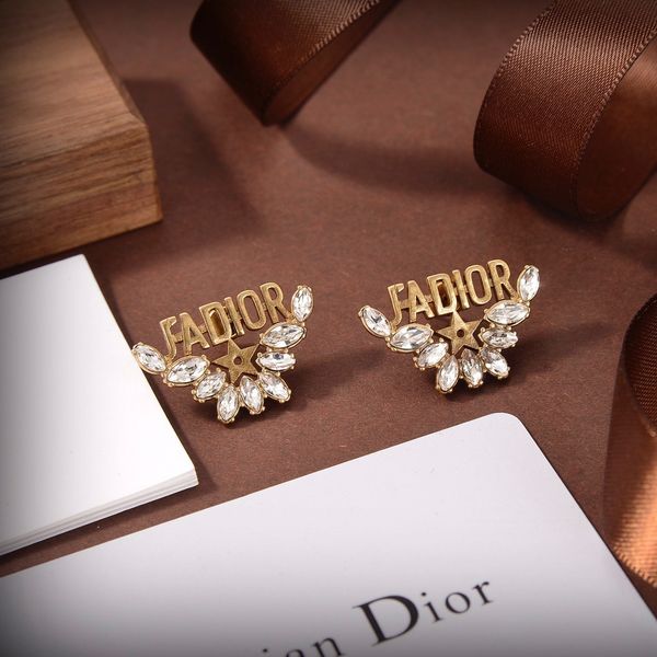 

2021 luxury designer jewelry family's 10-year trendy star butterfly studded earrings with diamond mesh, the same s925 silver needle hig