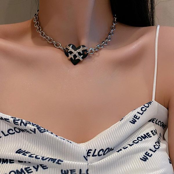 

chokers luokey hip hop thiack chain necklace thorns black heart punk pendant for women korea personality gothic jewelry collier, Golden;silver