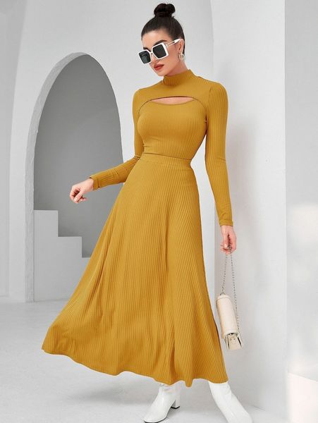 

mock neck cut out tee & skirt x285#, White