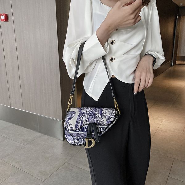 

new fashion net red saddle star same embroidered one shoulder messenger bag celebrity temperament underarm bag