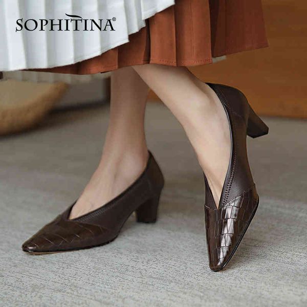 Sophitina женщин на высоком каблуке обувь ретро камень узор V-рта обувь маленький квадратный носок шить кожа зрелые женские насосы AO325 210513