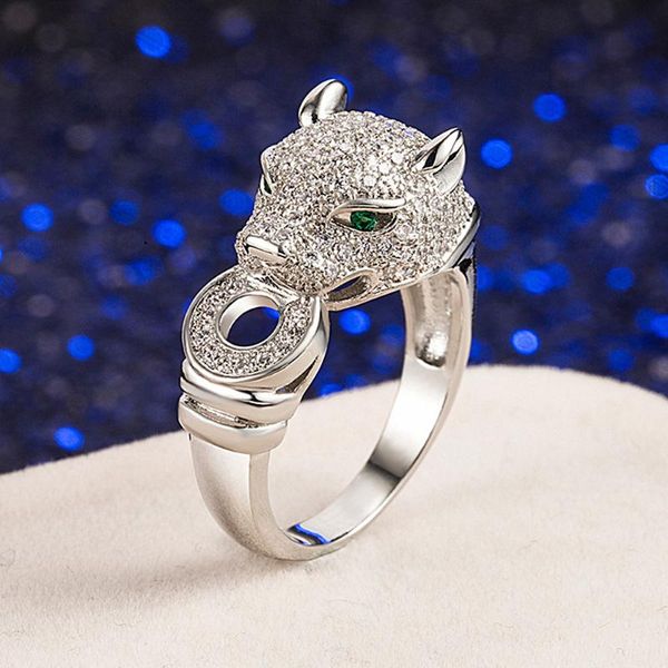 Anelli a grappolo Chic Leopardo Cristallo verde Smeraldo Pietre preziose Diamanti Per le donne Oro bianco 18 carati Gioielli color argento Bijoux Fasce alla moda