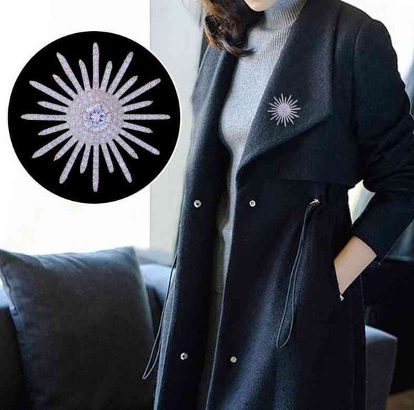

fashion simple sunflower brooch women's micro inlaid zircon temperament versatile clothing accessories, Gray