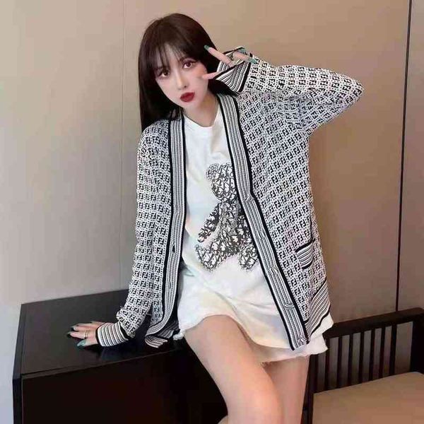 

2022 factory wholesale new autumn winter old flower v-neck sweater jacket double letter jacquard loose long sleeve knitted cardigan women, White;black