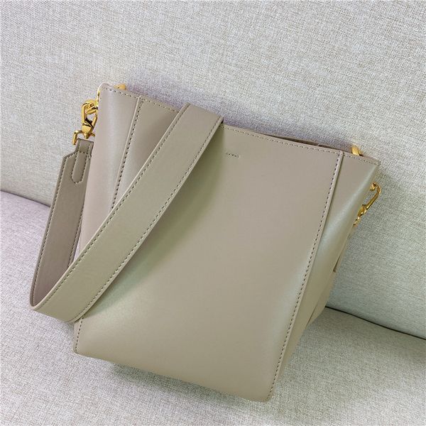 

75% off luxury handbag special 5oz7