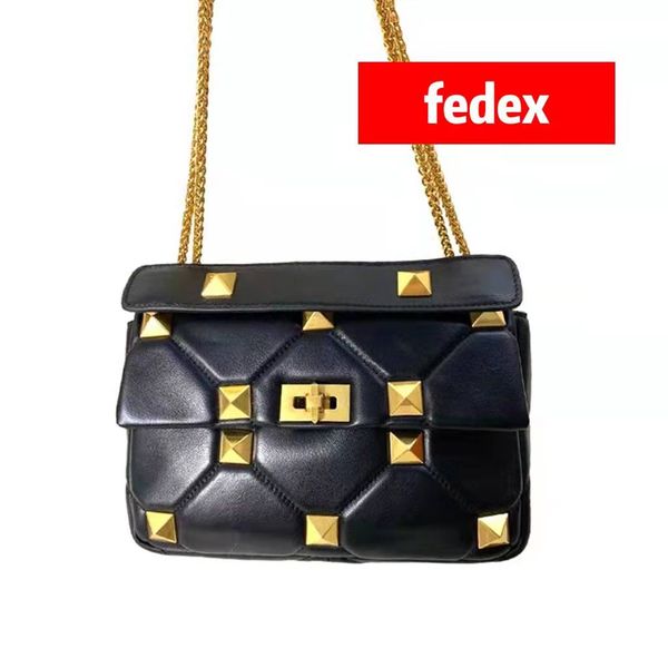 

luxurys designers bags crossbody cover bag plain lock chains fashion big rivet flap soft cross thread red nude green pink colors party gift