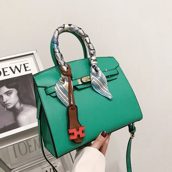 

hand bag 2021 new year large capacity fashionable messenger women's foreign style simple texture single shoulder