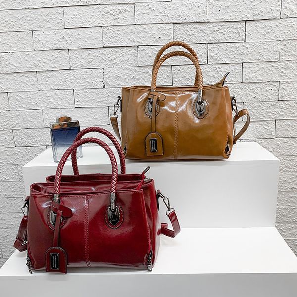 

female pu comfortable feel beautiful fashion weaving handbag large capacity dinner leisure bag