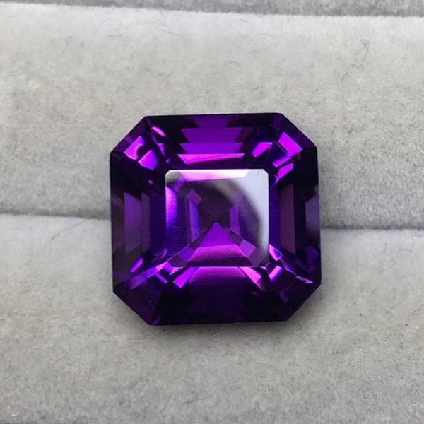 

natural amethyst beautiful violet 10ct specifications 13.2*13.2*9.6mm h1015, Black