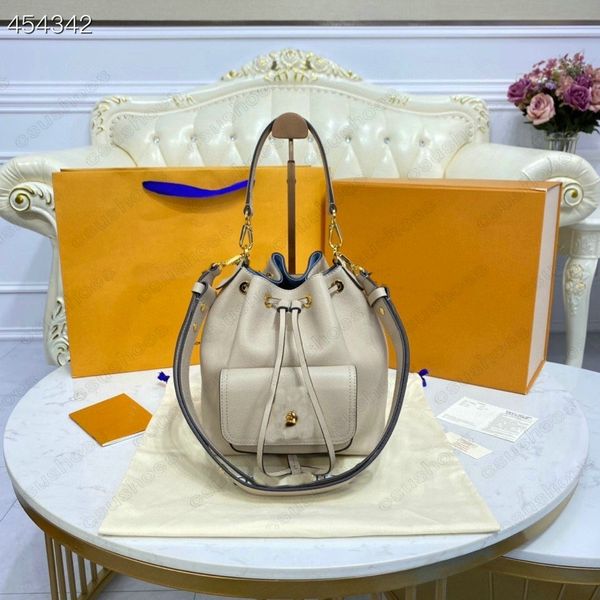 

lockme bucket handle bag grained leather 2021ss collection womens luxurys designers cross body bags handbags purses crossbody 24cm m57687 m5