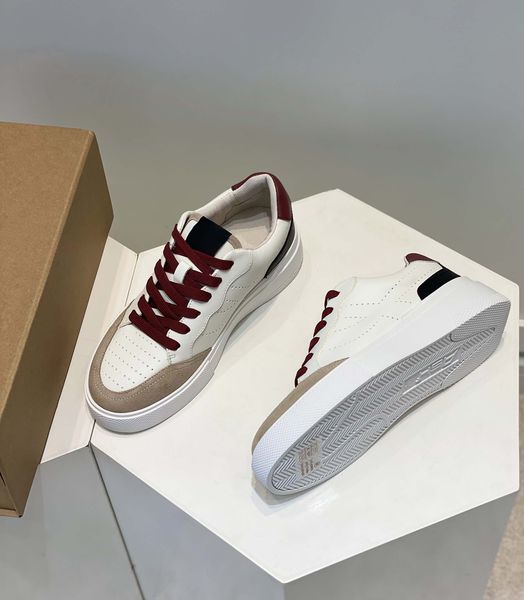 Niedrig geschnittene weiße Freizeitschuhe für Damen im Retro-Stil, flach, trendige Sneakers mit Farbnähten. Klassischer italienischer All-Match-Sport-Sneaker aus Leder