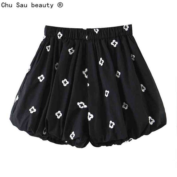 

women vintage black flower embroidery loose shorts summer high-waist fold bud bloomers 210514, White;black