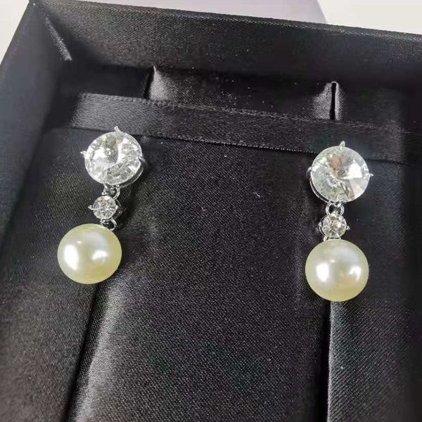 

70% off miao family's early spring new earrings with sweet, Golden;silver