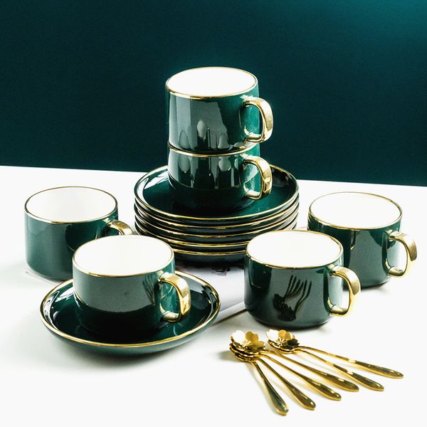 Europeu luxurious ouro borda ceramics café xícaras de chá dourado top grade osso china pires set aniversário casais presentes copo de amigos