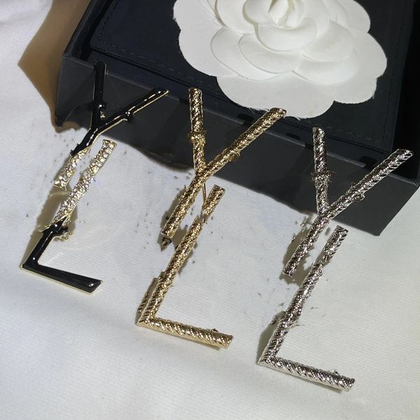 

2022 multi-style letter brooch fashion personality all-match high-end suit coat accessories high-quality fast delivery, Gray