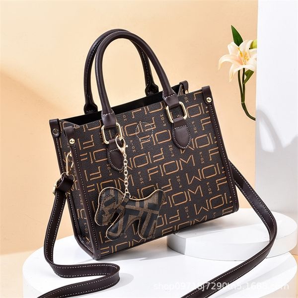 

2022 factory wholesale new bag fashion printed handbag straight casual one shoulder women's messenger bag large capacity jpc7