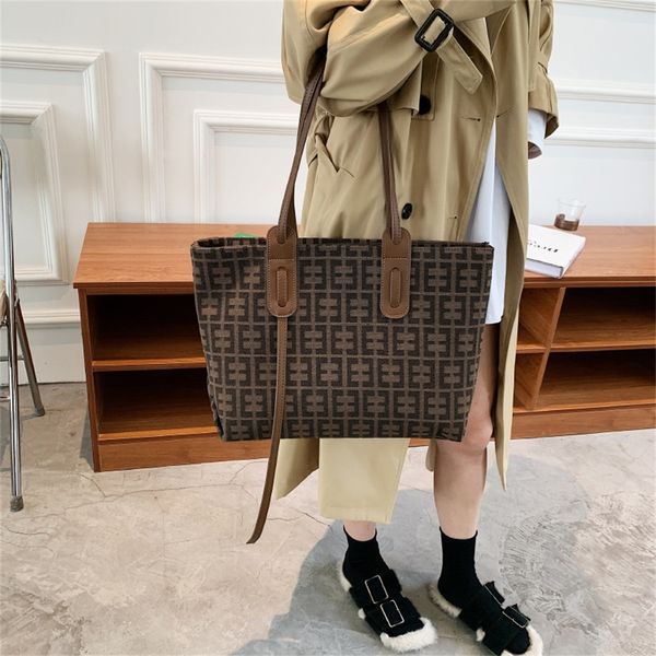 

new fashion versatile women's bag big tot simple commuter bag style shoulder