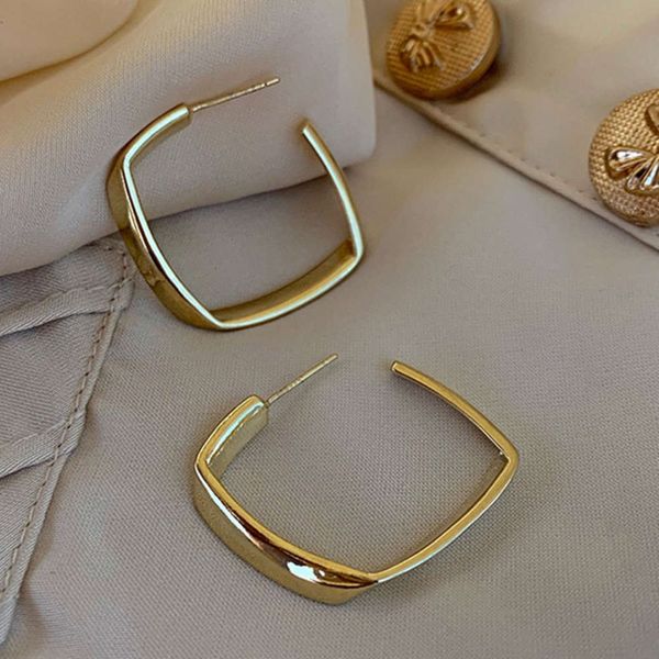 

women's 2021 new simple fashion personality gold electroplating earrings, Black