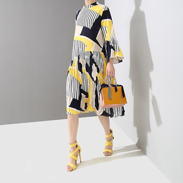 

[eam] new spring autumn stand collar long flare sleeve pattern striped printed pleated loose dress women fashion tide jo585 200928, Black;gray