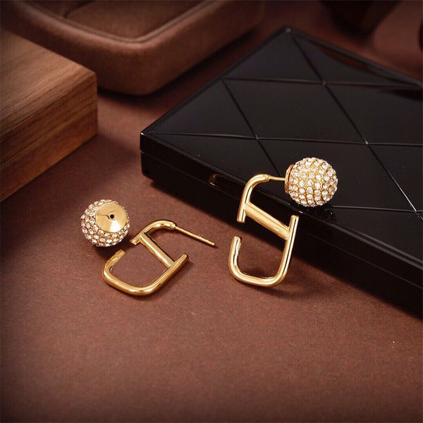 

female designers 2021 jewelry letters diamond ear stud ladies high street accessories earring simple fashion gold earrings 21081008zy, Golden
