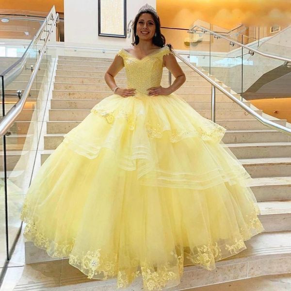 Abiti da ballo Quinceanera a strati giallo chiaro con spalle scoperte Abiti dolci 16 Abiti su misura da 15 anos Puffy 322