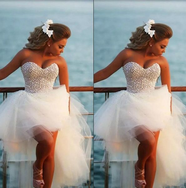 Arabisches Schatz-Tüll-High-Low-Hochzeitskleid, Sommer-Strand-Perlen-Oberteil, kurze Hochzeits-Brautkleider, ärmellose, trägerlose Brautkleider nach Maß