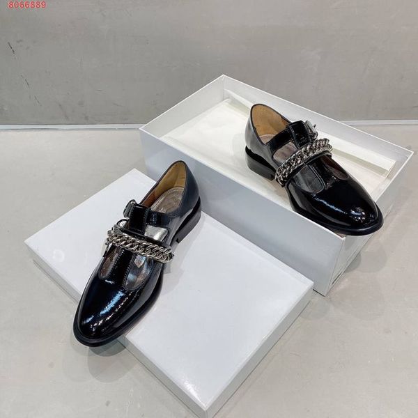 

2021 fashion luxury ladies flat heel dress shoes with round toe roman sandals black hardware chain design decoration